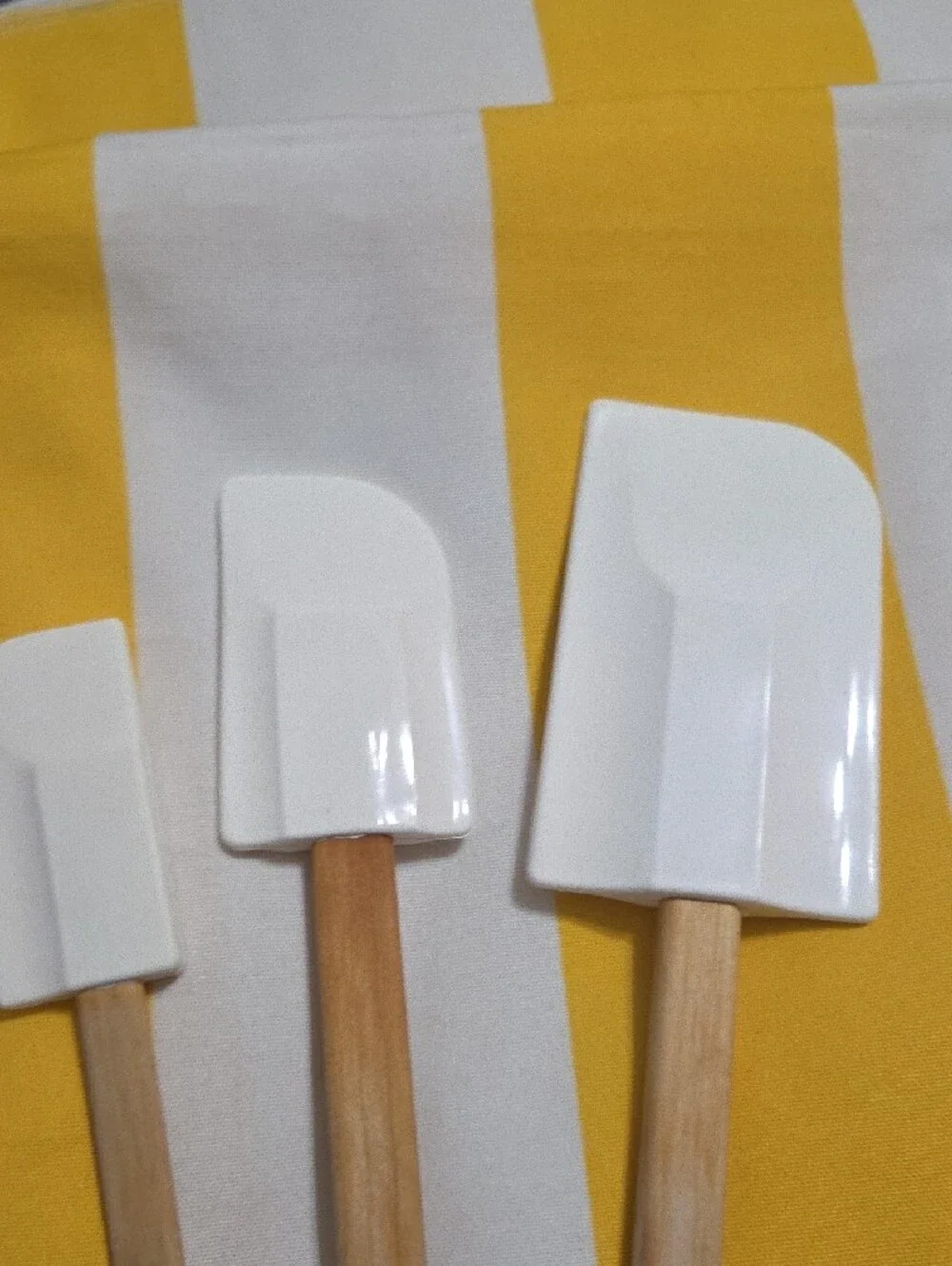 Le Creuset White Silicone and Wood Spatula Set - 3 Piece